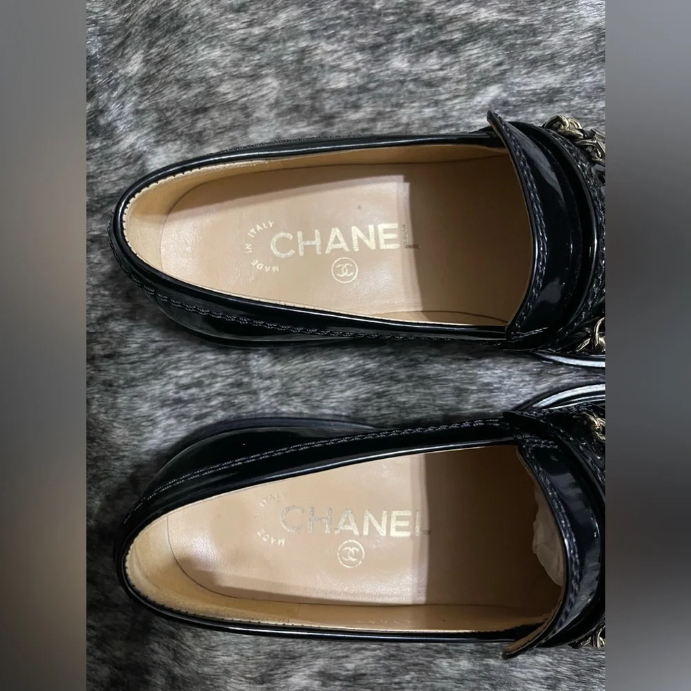 Authentic CHANEL Black Patent Gold Chain Loafer. Size 37 - Picture 8 of 14